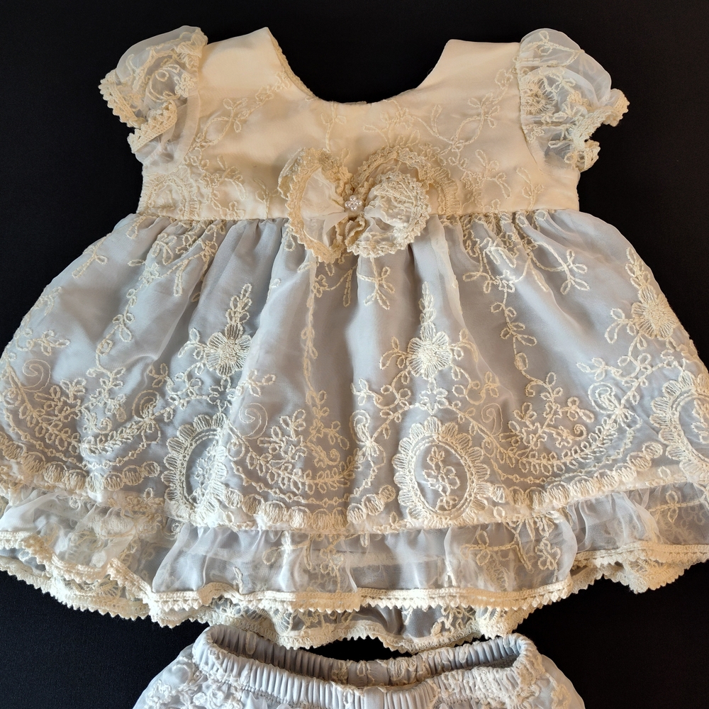 Isobella & Chloe Elegant Formal Cream Embroidered 2-Piece Set